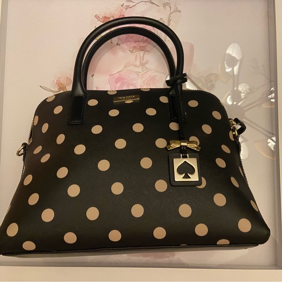 Lightly used Kate Spade ♠️ Satchel with Cosmetic bag. - Picture 2 of 12